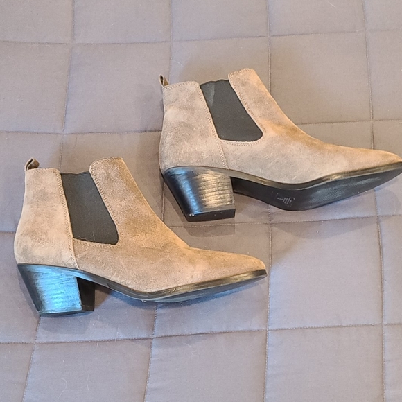 MARC FISHER Olive green/gray suede Chelsea boots - Picture 3 of 8